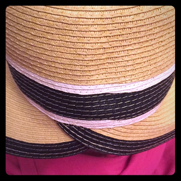 ONLY 1! Calvin Klein Straw Sun Hat - Picture 9 of 13